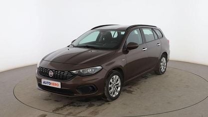 Usado Fiat Tipo Easy 95 CV (69 kW) 2019 Marrón Familiar