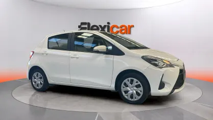 Usado Toyota Yaris Active 69 CV (50 kW) 2019 Blanco Berlina