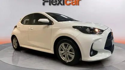 Usado 2021 Toyota Yaris Hybrid Active Utilitario | 14.990 € (Buen precio)