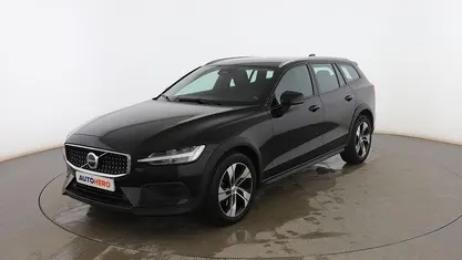 Negro Usado 2022 Volvo V60 CC Core Familiar | 29.999 € (Precio justo)