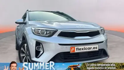 Usado Kia Stonic 84 CV (61 kW) 2022 Gris SUV