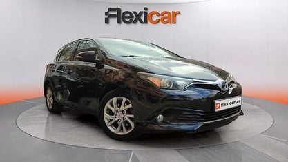 Käytetty Toyota Auris Hybrid Active 136 HP (100 kW) 2017 Musta Viistoperä
