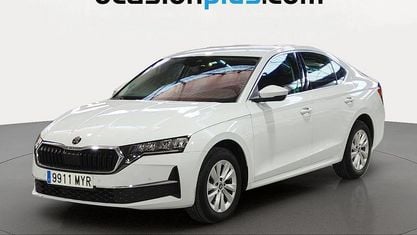 Usado Skoda Octavia Selection 150 CV (110 kW) 2025 Blanco Berlina