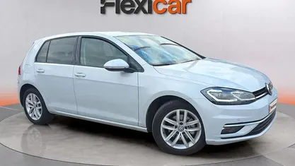 Beige Usado 2018 VW Golf Advance Berlina | 14.790 € (Buen precio)