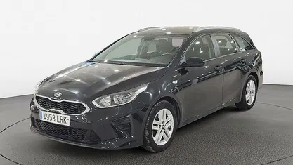 Usado Kia Ceed 120 CV (88 kW) 2021 Negro Utilitario