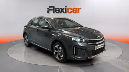 Usado Kia XCeed 101 HP (74 kW) 2024 Cinzento SUV
