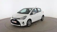 Blanco Usado 2015 Toyota Yaris Hybrid Active Utilitario | 12.699 € (Precio justo)