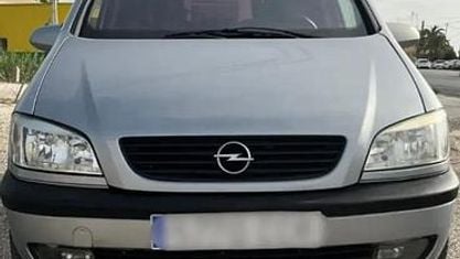 Usado Opel Zafira Elegance 100 CV (73 kW) 2002 Gris Monovolumen