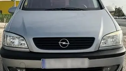 Usado Opel Zafira Elegance 100 CV (73 kW) 2002 Gris Monovolumen