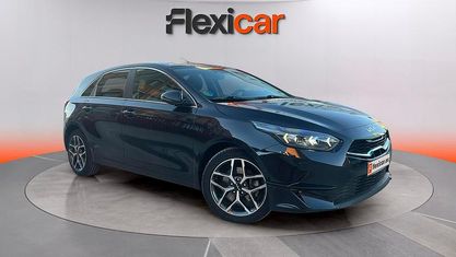 Usado Kia Ceed 136 CV (100 kW) 2024 Negro Utilitario