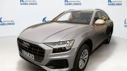 Usado Audi Q8 286 CV (210 kW) 2023 Gris / plata SUV