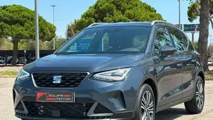 Usado Seat Arona FR 115 CV (84 kW) 2025 Gris / plata SUV