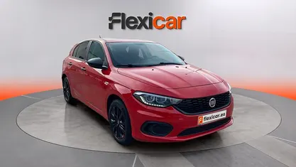 Usado Fiat Tipo Easy 95 CV (69 kW) 2019 Rojo Berlina
