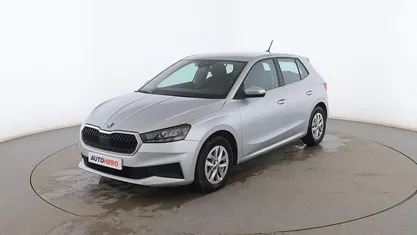 Usado Skoda Fabia 95 CV (69 kW) 2021 Gris Utilitario
