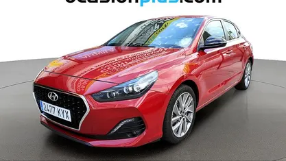 Usado Hyundai i30 136 CV (100 kW) 2019 Rojo Utilitario