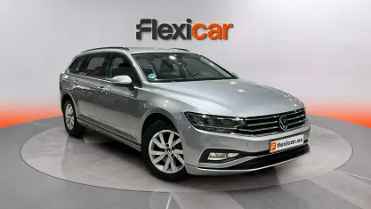 Usado VW Passat 150 CV (110 kW) 2022 Gris Familiar