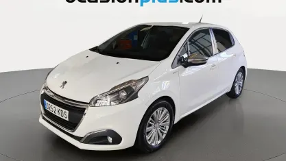 Käytetty Peugeot 208 Style 82 HP (60 kW) 2017 Valkoinen Viistoperä