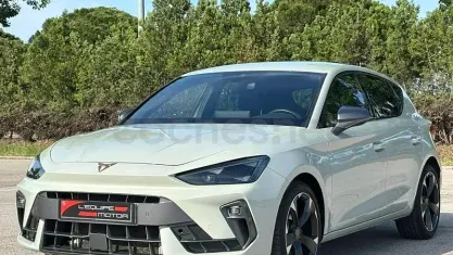 Usado Cupra Leon 150 CV (110 kW) 2025 Beige Berlina