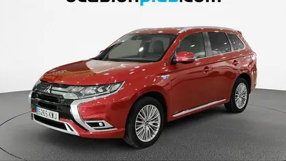 Usado Mitsubishi Outlander P-HEV 224 CV (164 kW) 2019 Rojo SUV