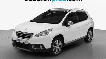 Usado Peugeot 2008 Allure 120 CV (88 kW) 2015 Blanco SUV