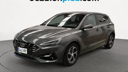 Usado Hyundai i30 120 CV (88 kW) 2022 Gris Utilitario