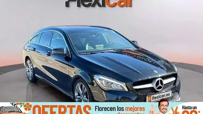 Usado Mercedes CLA220 Shooting Brake 170 CV (125 kW) 2019 Negro Familiar