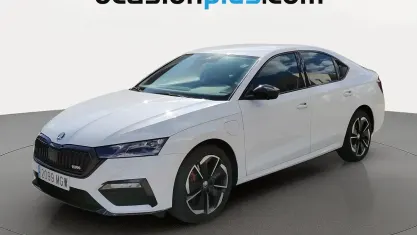 Używany Skoda Octavia RS 245 KM (180 kW) 2023 Biały Sedan/Limuzyna