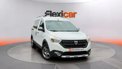 Usado Dacia Dokker Essentiel 131 CV (96 kW) 2020 Blanco Monovolumen