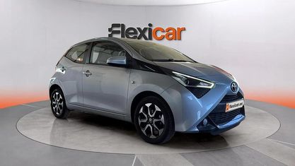 Używany Toyota Aygo X-play 72 KM (52 kW) 2021 Szary Hatchback