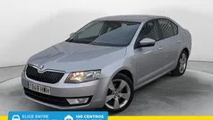 Plateado Usado 2014 Skoda Octavia Elegance Utilitario | 11.700 € (Precio justo)