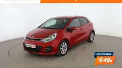 Rojo Usado 2015 Kia Rio Berlina | 9299 € (Precio justo)