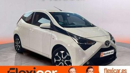 Begagnad Toyota Aygo X-play 72 HK (52 kW) 2021 Vit Halvkombi