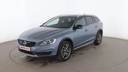 Azul Usado 2018 Volvo V60 CC Pro Familiar | 17.499 € (Precio justo)