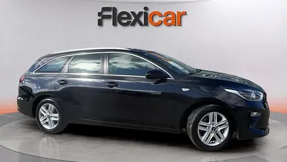 Usado Kia Ceed 136 CV (100 kW) 2020 Negro Utilitario