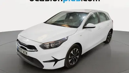 Usado Kia Ceed 101 CV (74 kW) 2025 Blanco Utilitario