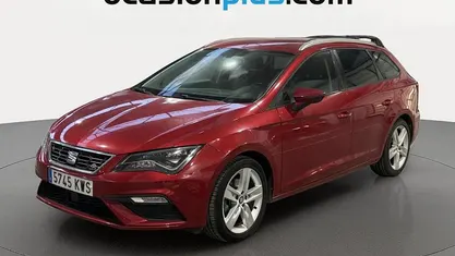 Usado Seat Leon FR 130 CV (95 kW) 2019 Rojo Monovolumen