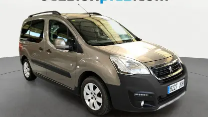Usado Peugeot TePee Outdoor 100 CV (73 kW) 2015 Marrón Familiar
