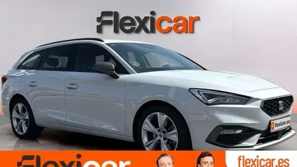 Usado Seat Leon FR 150 CV (110 kW) 2021 Blanco Familiar
