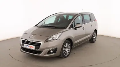 Usado Peugeot 5008 Style 120 CV (88 kW) 2014 Gris Monovolumen