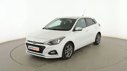 Usado Hyundai i20 100 CV (73 kW) 2018 Blanco Berlina