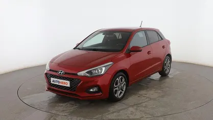 Usado Hyundai i20 101 CV (74 kW) 2018 Rojo Berlina