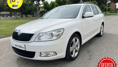 Usado Skoda Octavia Family 110 CV (80 kW) 2011 Blanco Familiar