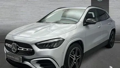 Gris / plateado Usado 2025 Mercedes GLA200 AMG line SUV | 44.900 € (Precio justo)