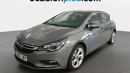 Usado Opel Astra Dynamic 125 CV (91 kW) 2017 Gris Utilitario