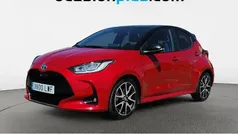 Rojo Usado 2022 Toyota Yaris Hybrid Plus Utilitario | 19.410 € (Precio justo)