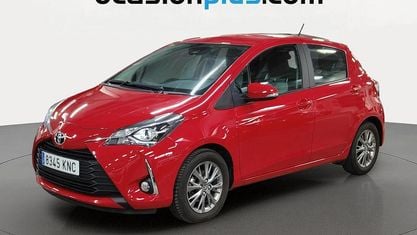 Usado Toyota Yaris Active 69 CV (50 kW) 2018 Rojo Utilitario