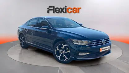 Usado VW Passat R-line 150 CV (110 kW) 2020 Azul Berlina