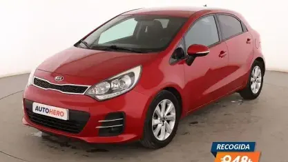Usado Kia Rio 75 CV (55 kW) 2016 Rojo Utilitario