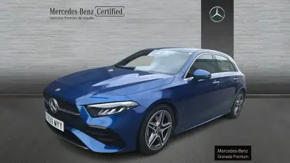 Usado Mercedes A180 AMG line 136 CV (100 kW) 2025 Azul espectra Berlina