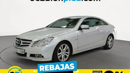 Gris plata Usado 2010 Mercedes E200 Avantgarde Coupe | 12.490 € (Precio justo)